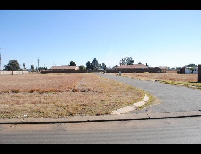 2 BEDROOM HOUSE FOR SALE IN LENASIA SOUTH